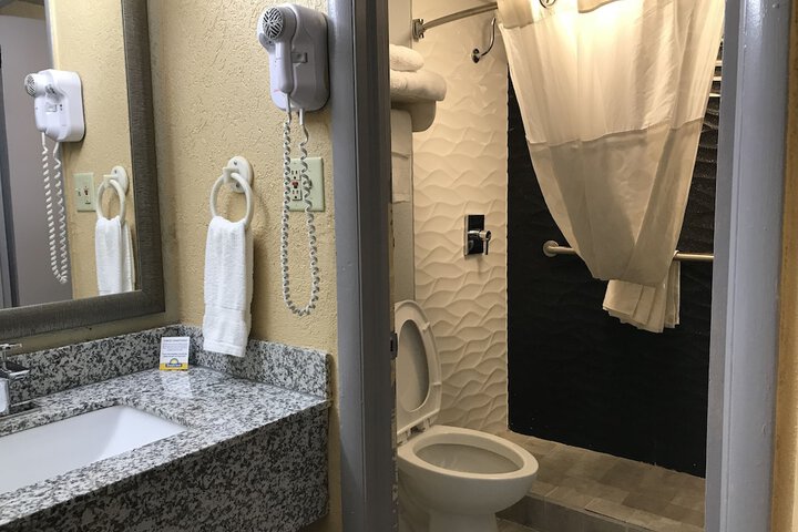 Room 32 of 101