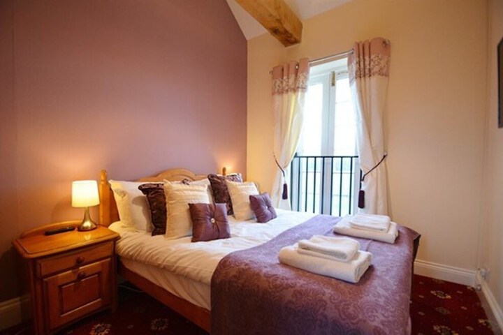 Room 9 of 25