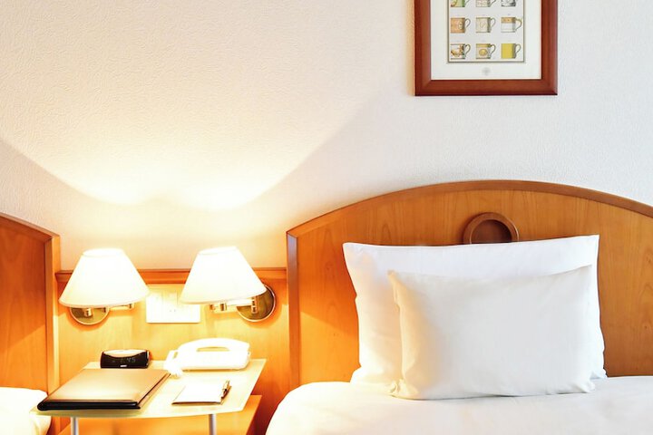 Room 10 of 37