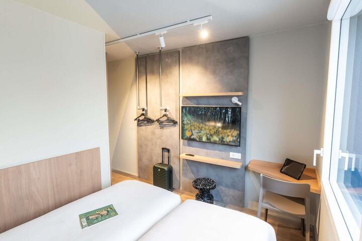 Room 4 of 47