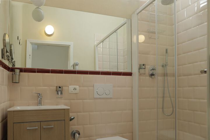 Room 12 of 51