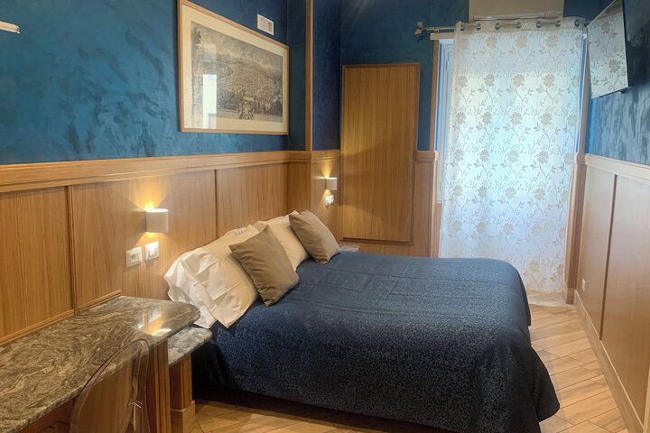 Room 4 of 14