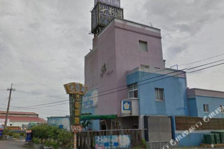 Rainbwlake motel
