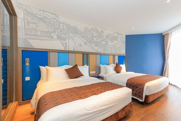 Room 2 of 13