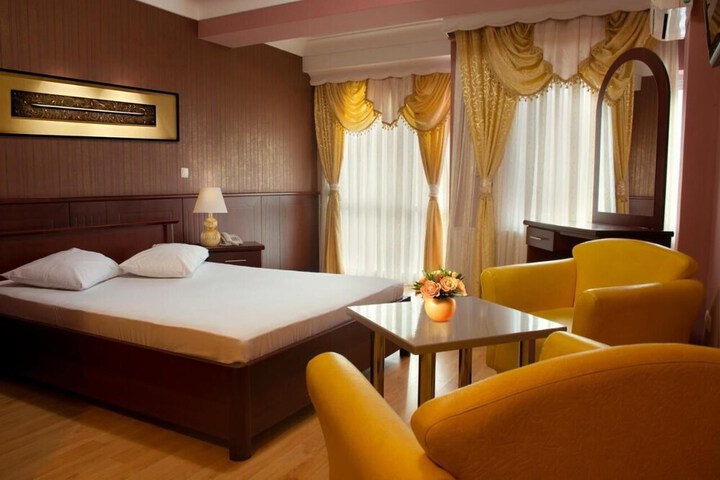Room 13 of 35