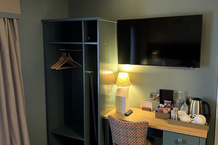 Room 4 of 72