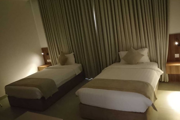 Room 5 of 14