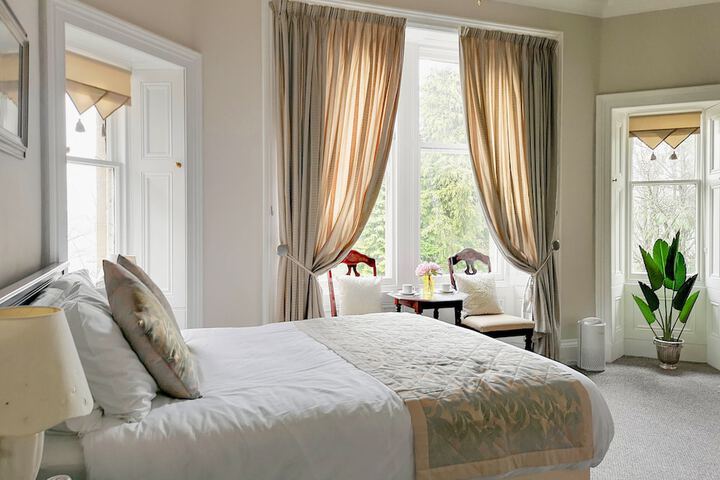 Room 2 of 9