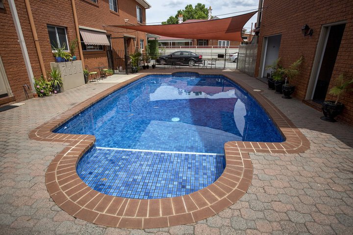 Pool 40 of 83