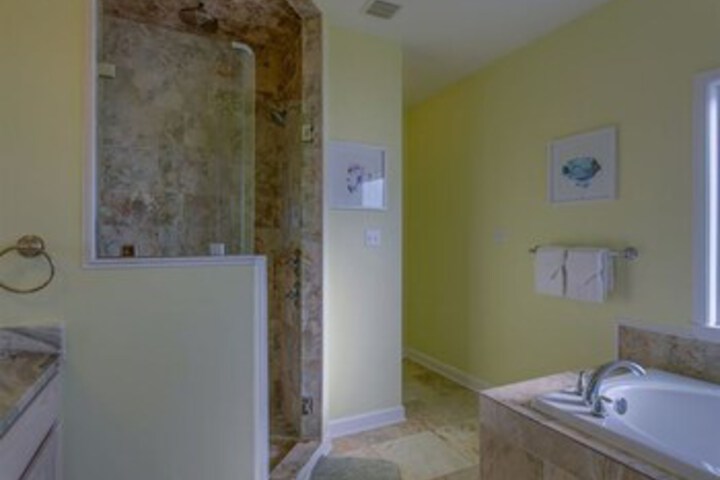 Room 6 of 34