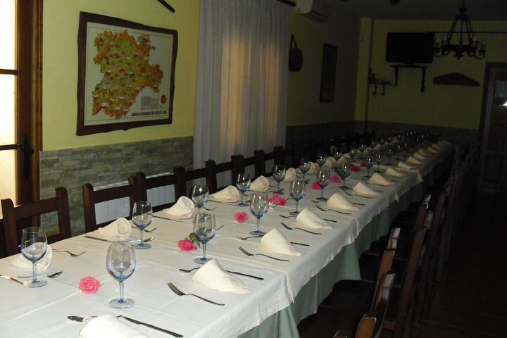 Dining 32 of 53