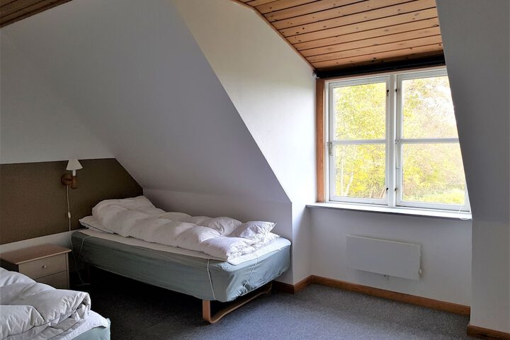 Room 15 of 93