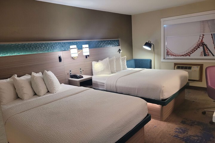 2 Queen Beds (6 of 16)