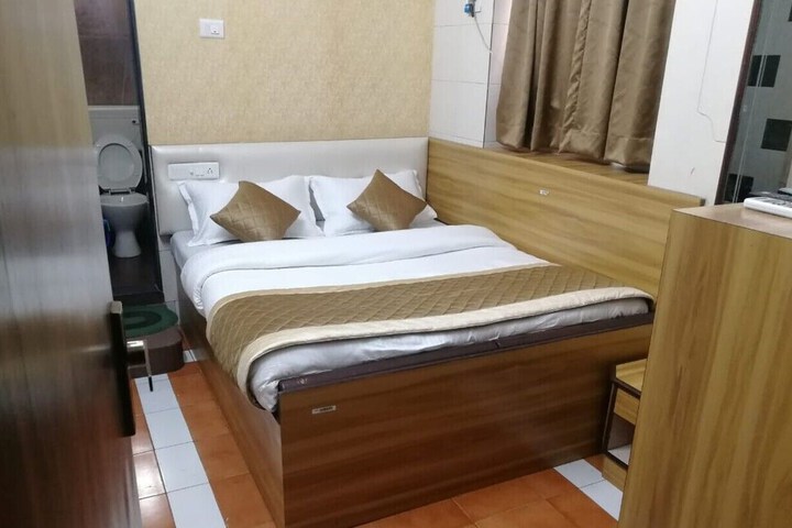 Room 27 of 46