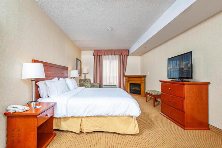 Standard | King Bed (3 of 19)