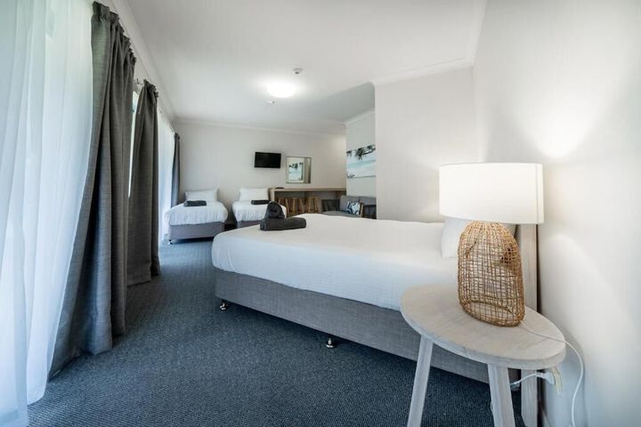 Room 3 of 38