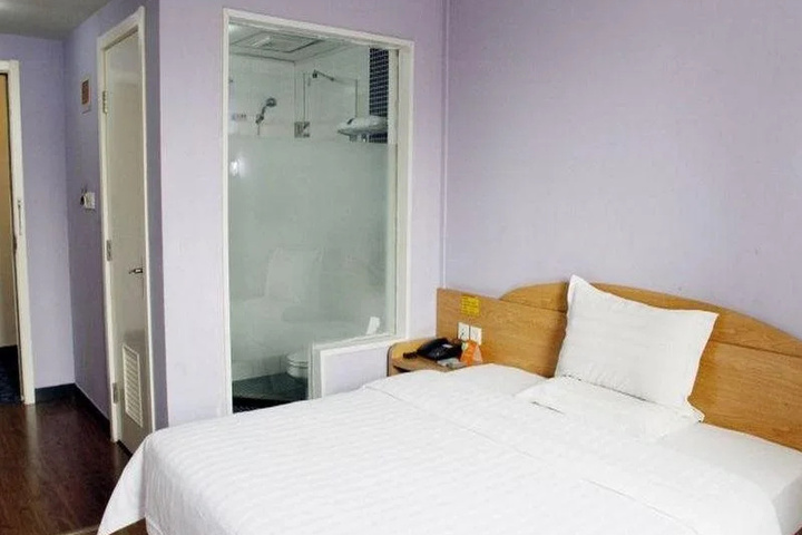 Room 4 of 9