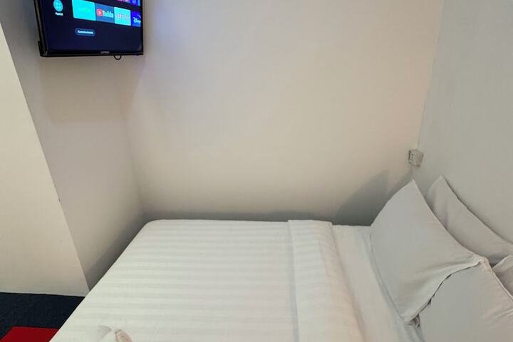 Room 15 of 122