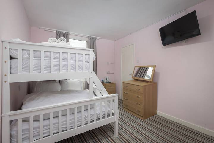 Room 28 of 91