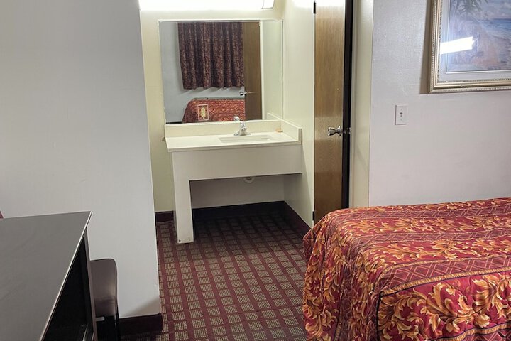 Room 6 of 13