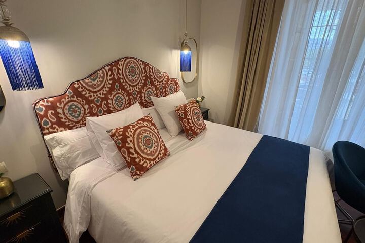 Room 2 of 89