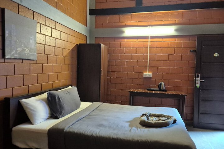 Room 26 of 80