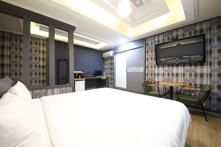 Room 22 of 49