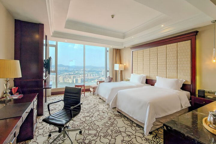 Room 43 of 102