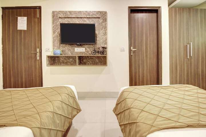 Room 33 of 60