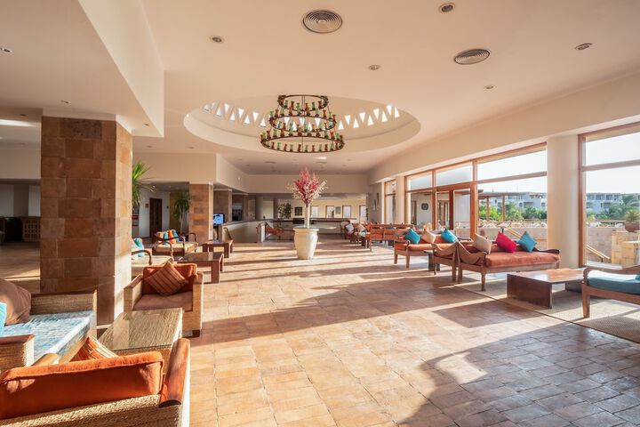 Entrance & Lobby