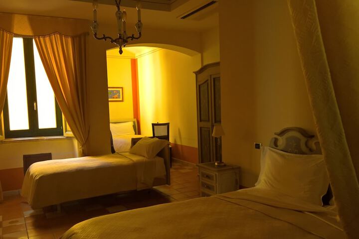Room 6 of 89