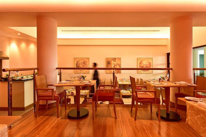Dining 174 of 411