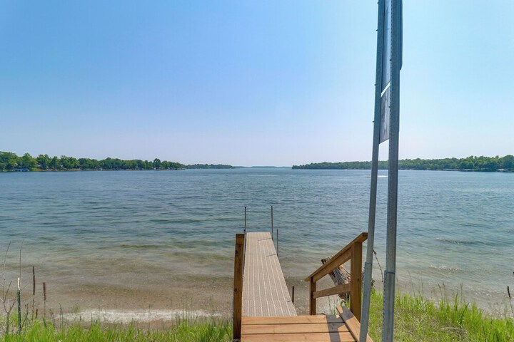 Pet-friendly Cabin w / Lake Access & Patio in Dent
