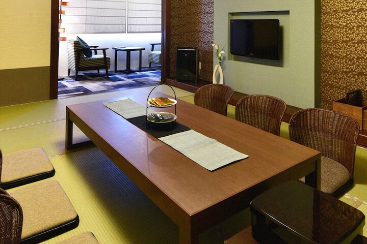Room 11 of 66