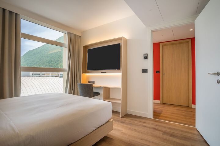 Room 25 of 108
