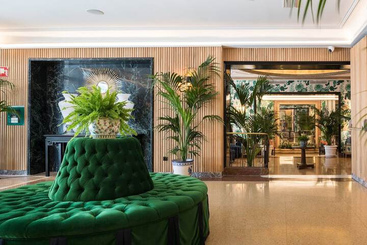 Entrance & Lobby