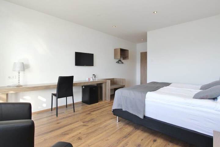 Room 3 of 32