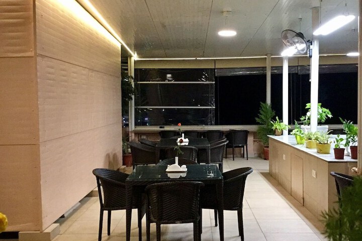 Dining 58 of 64