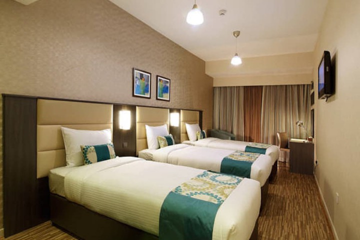 Room 17 of 27
