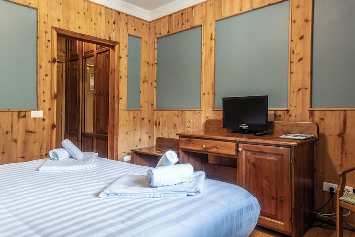 Room 6 of 38