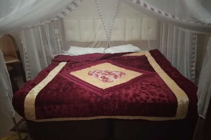 Room 8 of 68