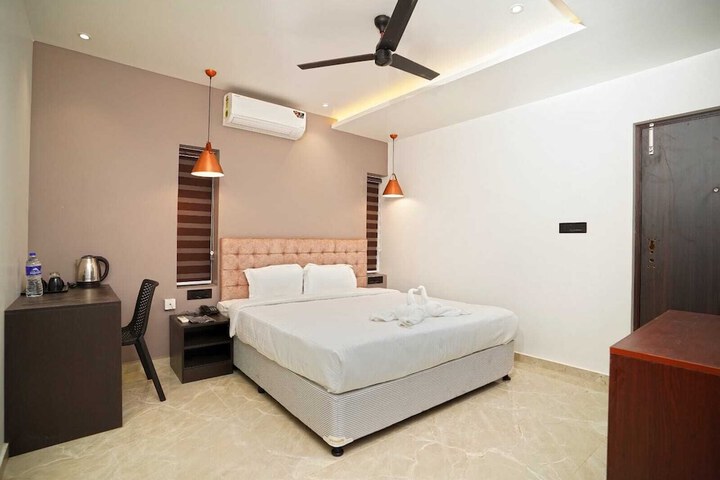 Room 9 of 16
