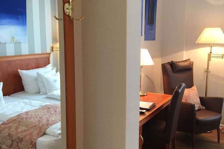 Room 12 of 87