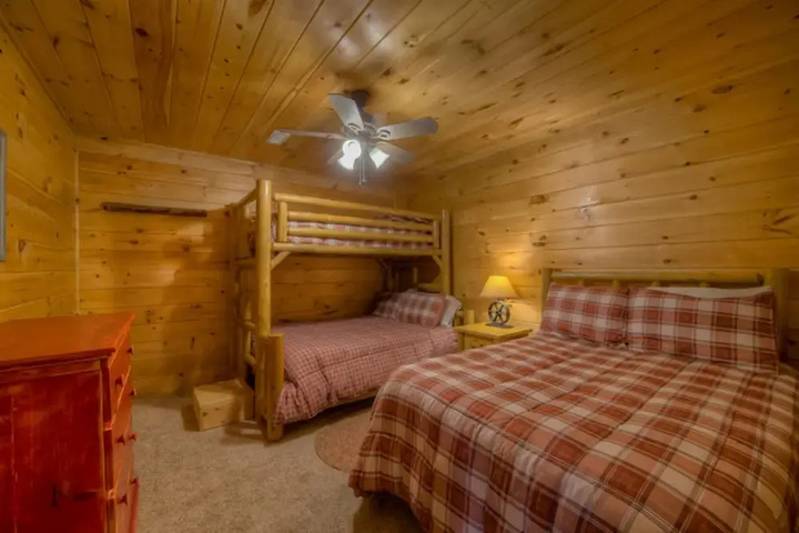 Room 3 of 10