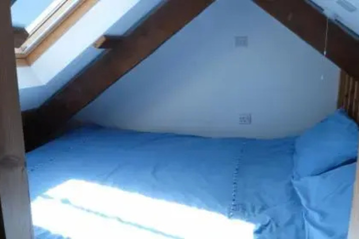 Room 2 of 9