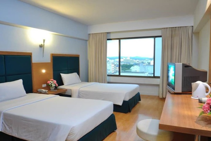 Room 6 of 45