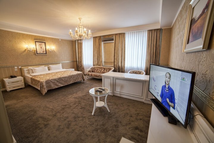 Room 8 of 23