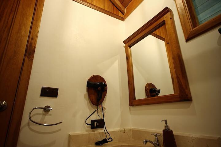 Room 40 of 80