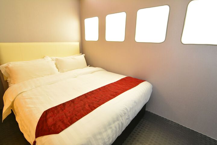 Room 18 of 83