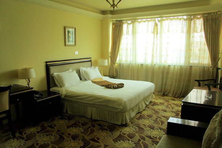 Room 27 of 66